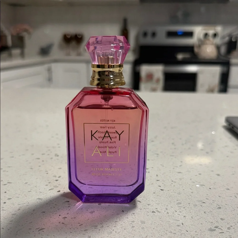 Kay Ali Fleur Majesty Perfume - Pink and Gold - Picture 2 of 4